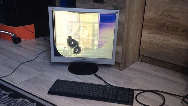 Killing my monitor with my hammer in rhythm of the BigBankHeistTrailer TURN UP THE LOUDNESS | Veeno смотреть онлайн