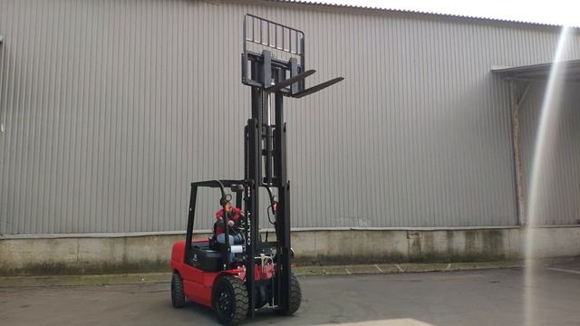Дизельный вилочный погрузчик OXLIFT CPCD30-T3-S4S 3т 4,5м