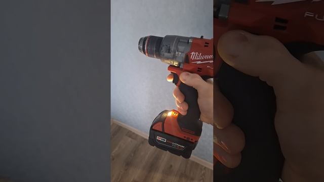 как вкл/откл автостоп на  Milwaukee M18