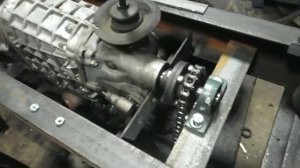 Установка коробки и двигателя на погрузчик.