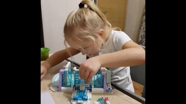ЛЕГО 41148 Ледяной замок Эльзы и Анны смотреть онлайн