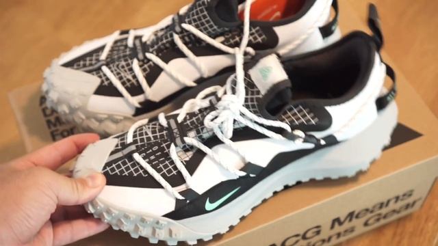 Nike ACG Mountain Fly Low SE White and Black смотреть онлайн