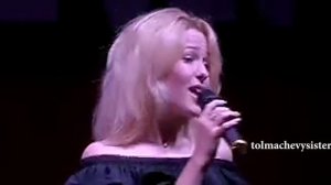 Сестры Толмачёвы - Живи мечтай (День молодежи )  Курск 2015