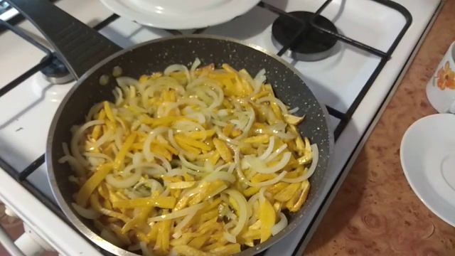 Заменитель жаренной картошки с луком. Жаренная репка.