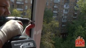 Установка раздвижных алюминиевых окон на балконе.