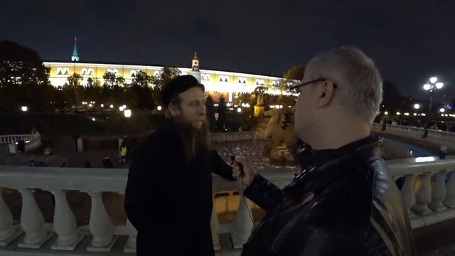 с.01.01.2020г.Таксистам запретят парковаться во дворах г. Москвы,Санкт-Петербурга и Севастополя.