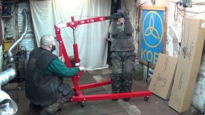 Офисное оборудование: кран для снятия двигателя