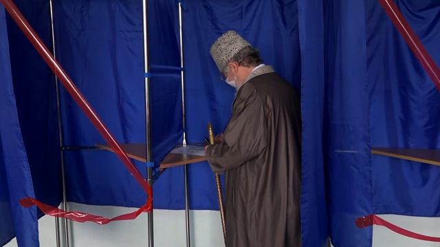 Верховный муфтий принял участие в голосовании по поправкам к конституции РФ смотреть онлайн