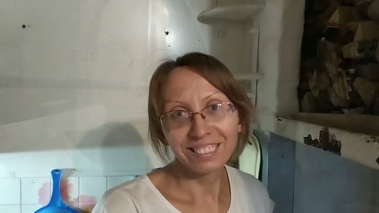 ГОРОДСКАЯ в деревне :Чистка сковородки и пирог со смородиной/ Village life / смотреть онлайн