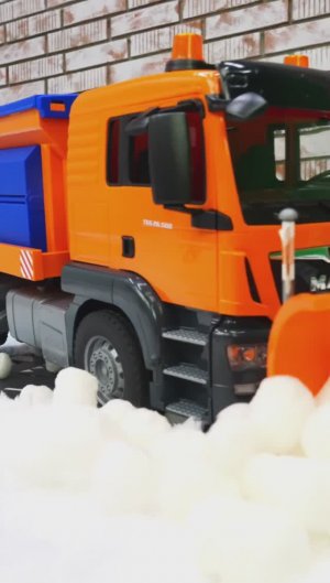🚛Рабочие #МАШИНЫ. Снегоуборочный грузовик #Брудер.❄️ Машинки для мальчиков #шортс #shorts #машинки
