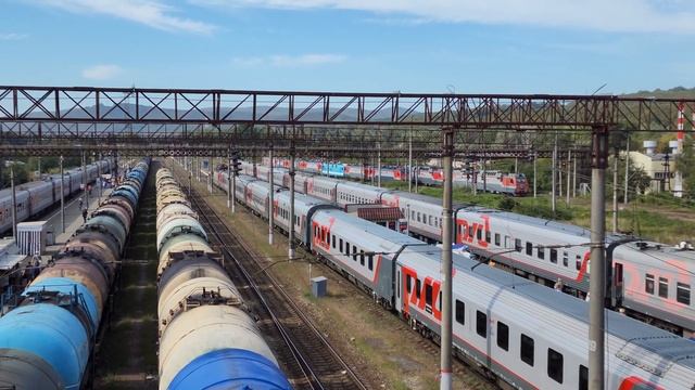 Смена рода тока на ходу! ЭП20-061 с поездом №101 "Сочи" Москва-Адлер смотреть онлайн