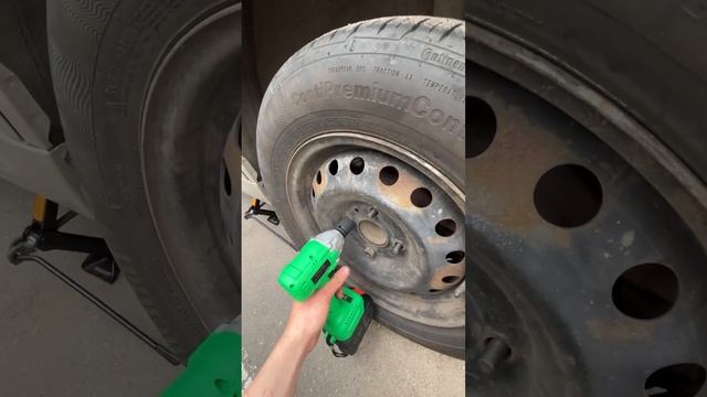Плюсы работ с аккумуляторным гайковертом Zitrek Crusher #автоинструмент