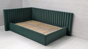 Панорамная детская угловая кровать в изумрудном цвете Денни кидс