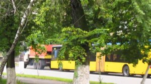 Вантажівка КрАЗ, взяв на буксир тролейбус ЛАЗ Е301D1 19.08.2016 / KrAZ truck,  trolleybus LAZ E301D