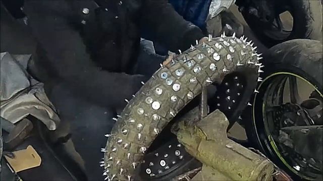 Шиповка Моторезины - How To Spike Mototire смотреть онлайн