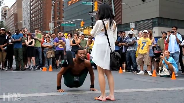 Смесь брейкданса и паркура Cмотреть всё D смотреть онлайн