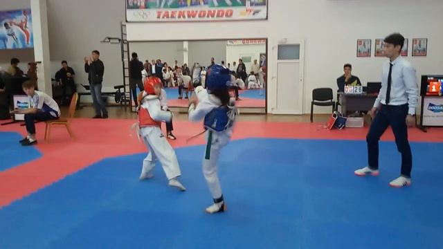 Тхэквондо соревнование дети. Taekwondo kids. High Roundhouse Kick. High Kick смотреть онлайн
