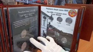 АЛЬБОМ ДЛЯ МОНЕТ В КАПСУЛАХ РУЧНОЙ РАБОТЫ / Монеты СССР По Типам 1921-1991