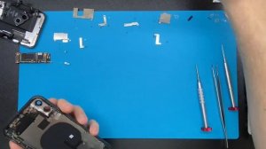 iPhone 11: замена корпуса и дисплея