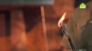 КУЗНЕЦ РАБОТАЕТ! Как сделать кресало-нож из напильника. Как выковать кресало в кузнице. Вещи в поход