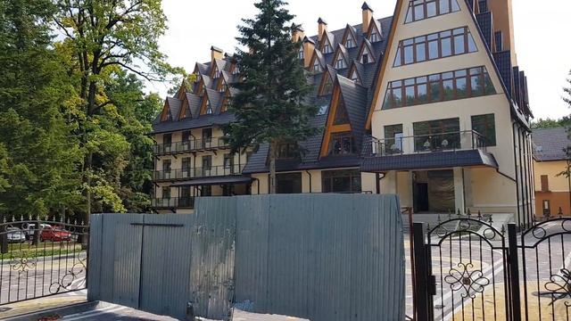 Трускавец. Благоустройство тротуаров рядом с заведением для отдыха. смотреть онлайн