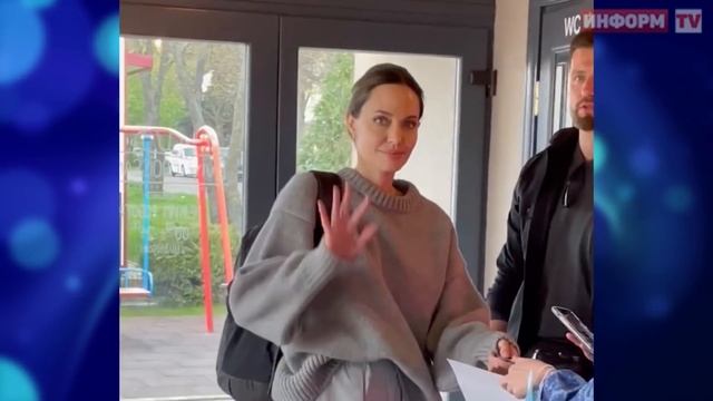 В машину Анджелины Джоли во Львове врезалась другая / Что известно? смотреть онлайн