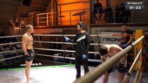 Мастер бесконтактного боя против Бойца Без Правил!