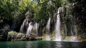 Водопад, шум падающей  воды под  классическую музыку и пение птиц.