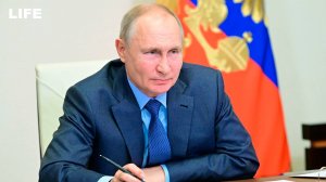Путин общается с сотрудниками выставки "Россия"