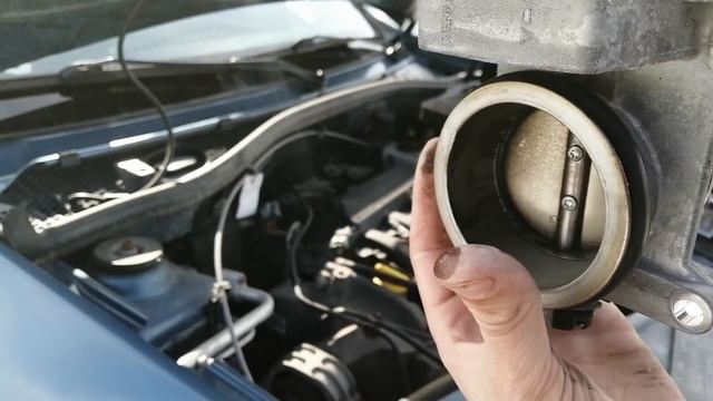 Чистка дросселя на Рено Дастер смотреть онлайн