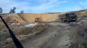 Песчаный карьер | Работа фронтального погрузчика | Самосвалы