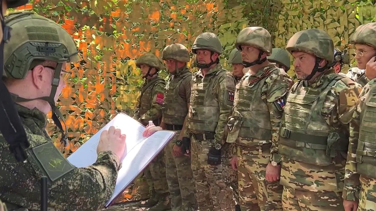 Учения рвсн 2022. Служба в добровольческих формированиях 2023. Стрелковая рота мурман. Война на украине от первого лица. Добровольческие формирования вс рф картинки.