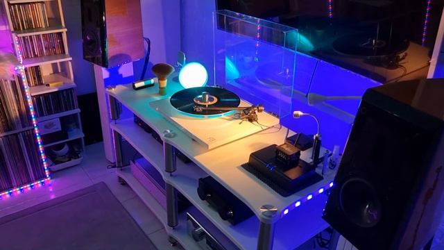 Jazz Fusion on Rega P3 . Ortofon 2M Black Cart. Aurum Cantus 2VM Speaker. смотреть онлайн