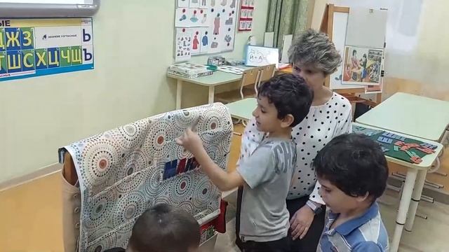 Многофункциональное пособие из вторичного материала «Умная решеточка». Группа «Семицветики»