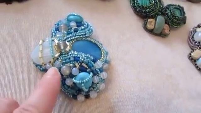 Броши мотыльки своими руками. Вышивка камнями от Ксении