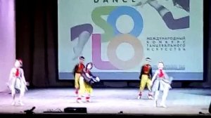 Танец переполох в курятнике. На танцевальной деревне