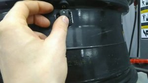 Тигго 8 про отломали датчик давления в шинах аккуратней неквалифицированный шиномонтаж