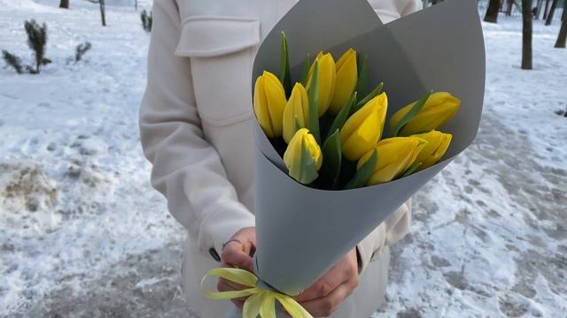 9 желтых тюльпанов Стронг голд смотреть онлайн