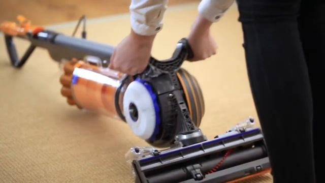 Замена внутреннего шланга в пылесосах Dyson DC40, DC42, DC50, DC51 смотреть онлайн