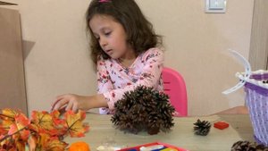 Осенняя поделка из шишек - Ёжик