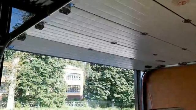Секционные ворота установленные на улице под навес