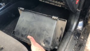 Установка замена бардачка на автомобиле Mitsubishi Lancer 9 2004 год