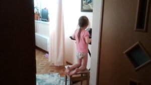 Девочка пять лет поет. Прикольно