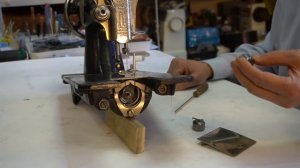 Почему рвётся верхняя нить в Подольской швейной машине?