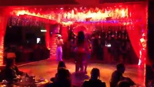 В клубе Фиеста-де-Рио смотреть онлайн