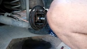 Рено Каптур, Дастер (Renault Kaptur, Duster) 2WD обслуживание тормозных барабанов, удаление скрипа