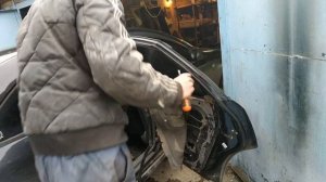 Как вставить боковое стекло задней двери Шевроле Лачети