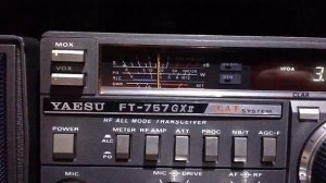 YAESU FT-757GX2 EARLY MORNING 80 METERS