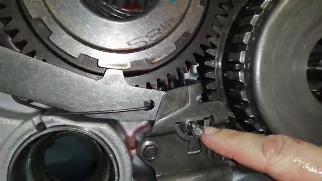 4F27E механизм блокировки в паркинг смотреть онлайн