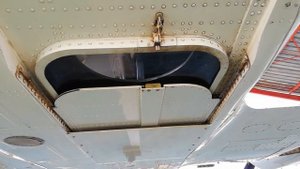 Герметичный фото люк самолёт Цессна-421С